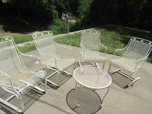 lot 872 image: white metal rocking patio furniture, with a oval small center table