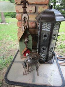 lot 882 image: 19in hanging bird feeder,22in bird house,10in jimmy the frog