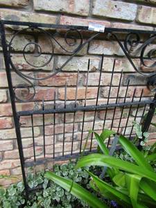 lot 895 image: 47x31 metal yard vine gate