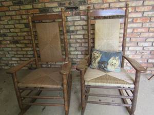 lot 924 image: Cracker Barrel rockers  QTY 2