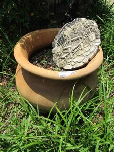 lot 930 image: Pottery planter  & stepping stone