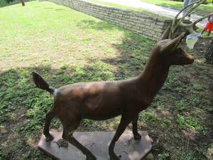 lot 959 image: DEER Buck yard dcor size 53x45