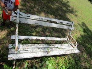 lot 956 image: metal park bench the wood seating and back needs replaced