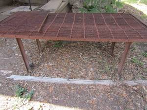 lot 952 image: IRON MESH TOP TABLE  20x53x25 i