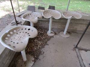 lot 951 image: 4 Metal TRACTOR SEATS stoolsbucket seats 2ft tall