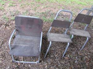 lot 949 image: 3 kids chairs