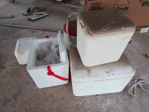 lot 946 image: lot of ice chests