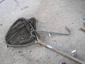 lot 944 image: long handled fishing net and fish hook