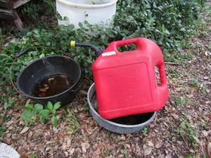 lot 937 image: 5 gallon gas can, 2 metal buckets
