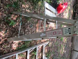 lot 935 image: 3 step foldable ladder