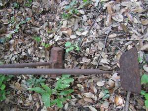 lot 940 image: hoe, sledge hammer