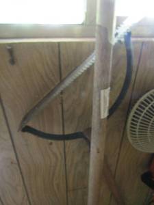 lot 962 image: pitch fork and garden tool