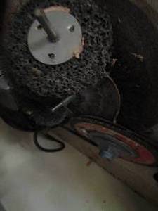 lot 974 image: grinding wheels, various sizes