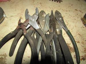 lot 980 image: wire cutters and plyers