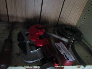 lot 1008 image: pipe cutters, screw drivers