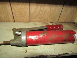 lot 1014 image: grease gun