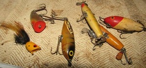 lot 1015 image: vintage fishing lures
