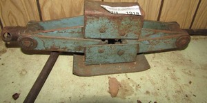 lot 1018 image: screw jack