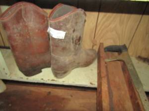lot 1019 image: size 8 work boots and a midor saw with hax saw