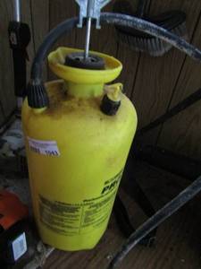 lot 1043 image: yellow bug sprayer