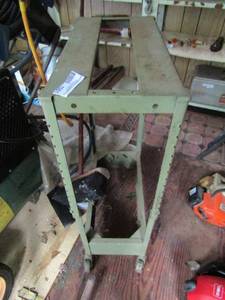 lot 1051 image: work shop rolling table, 3ft1226