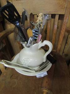 lot 1063 image: kitchen lot, utensils, pouring picture, rolling pin
