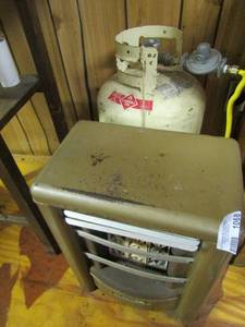 lot 1068 image: small Dearborn heater, comes with a propane tank
