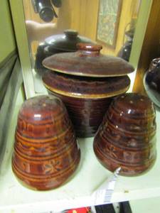 lot 1089 image: made in USA S&P shaker brown glass and a covered sugar bowl