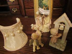 lot 1246 image: baby angels, Jesus and Mary with baby Jesus tee candle holder, lasco painted wood plaque and more