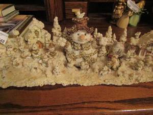 lot 1248 image: Christmas village snowmans battery operated