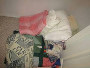 lot 1252 image: quilts and throws
