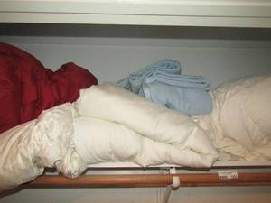 lot 1251 image: queen and king comforters