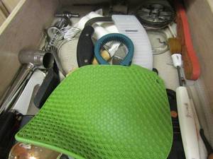 lot 1180 image: large lot of kitchen utensils hand can openers, cork screw openers and more