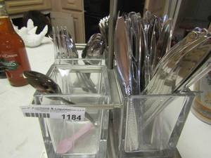 lot 1184 image: Spinning 4 divided silverware holder with plastic ware inside