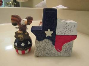 lot 1287 image: Texas shape bathroom dcor-- small Texas trinket with eagle on top