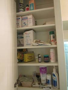 lot 1286 image: Large lot of first aid items