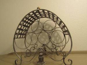 lot 1282 image: Metal 5 bottle wine rack