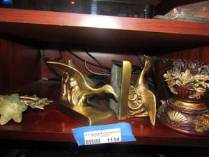 lot 1114 image: duck brass bookends, wooden floral bookends, and a photo frame