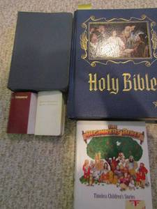 lot 1117 image: the living bible, new testament books, the beginners bible,websters new world dictionary