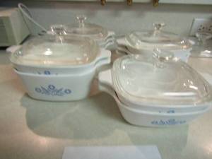 lot 1331 image: CORNINGWARE - 10  PIECES  CONSISTS OF 1 34 C, 2 34 C BAKING DISHES WITH 4 LIDS