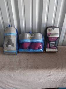lot 20 image: 3 Sets of Everlast Training Boxing Gloves and Accessories
