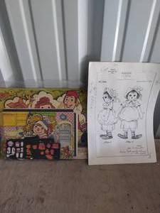 lot 22 image: Vintage Raggedy Ann & Andy Drawing Reprints and Popup Cardboard Playset