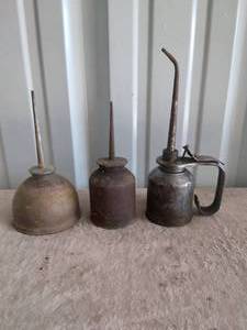 lot 206 image: 3 Vintage Oilers