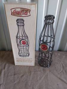 lot 10 image: Wire Form Coke Bottle Clock---Needs Batteries