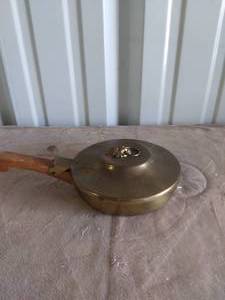 lot 26 image: Vintage Colonial Virginia Hand Crafted Silent Butler--Check this out