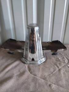 lot 221 image: Antique Sun Chief Toaster--Unknown working condition