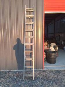 lot 237 image: 24ft Extension Ladder