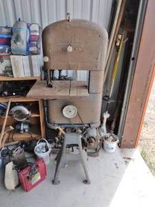 lot 234 image: Vintage Band Saw--Unknown working condition