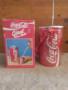 lot 80 image: Coca Cola Giant Can AMFM Radio with Original Box