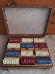 lot 100 image: Lowes Poker Chip Set in Nice Leather Case